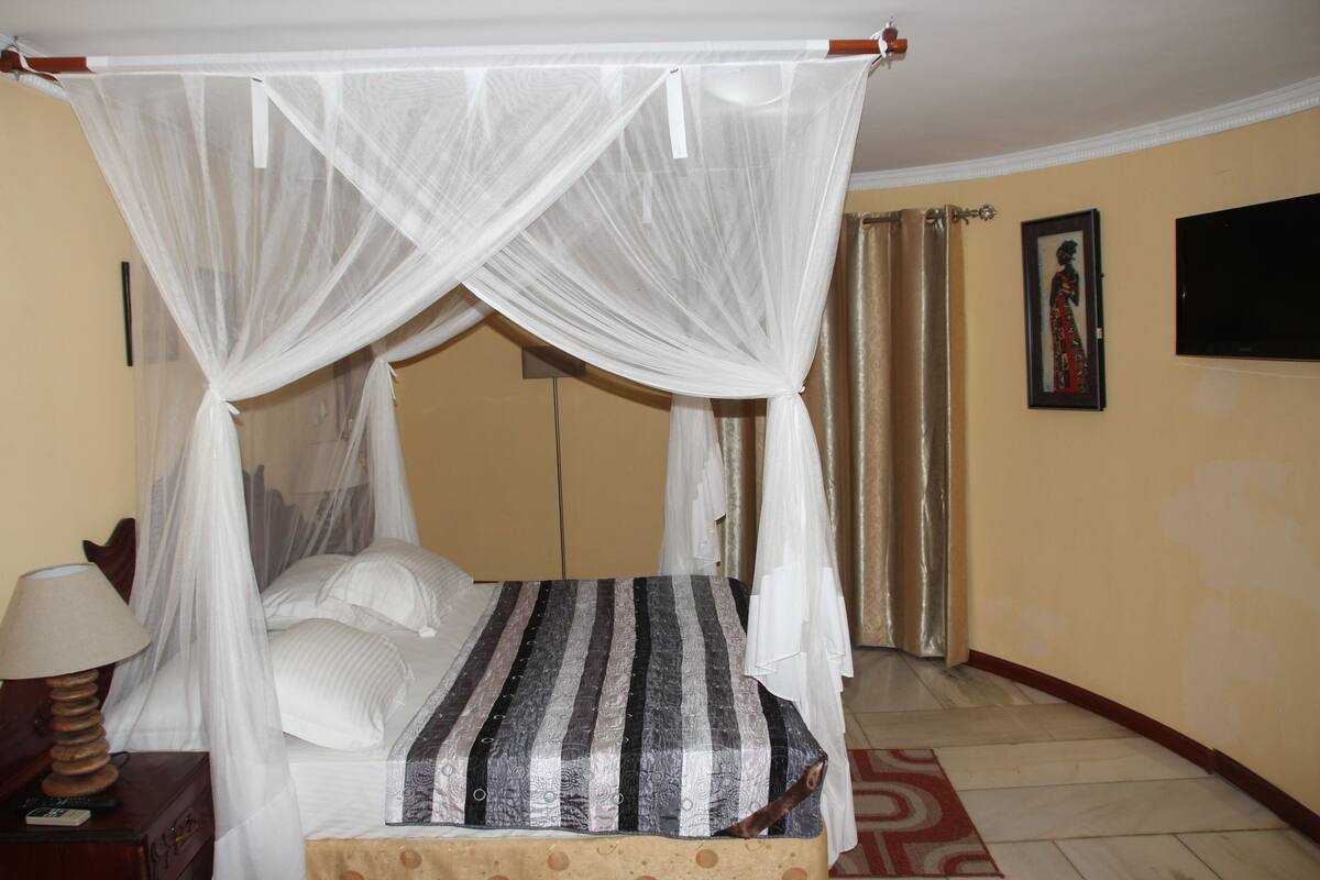 Executive House, 1 Bedroom | Egyptian cotton sheets, premium bedding, rollaway beds, bed sheets