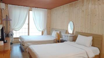Basic Single Room, 1 Bedroom, Non Smoking (15PY) | Iron/ironing board, free WiFi