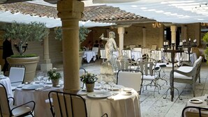 2 restaurants servant le dîner et le souper