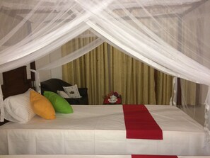 华丽三人房 | 埃及棉床单、高档床上用品、羽绒被、加厚床垫