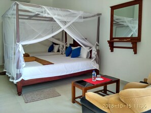 Deluxe Shared Dormitory with En-suite Bathroom