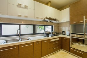 Deluxe Villa | Private kitchen | Fridge, stovetop, coffee/tea maker, electric kettle