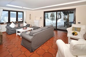 Chalet, 4 Bedrooms | Living room