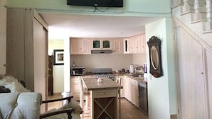 Casa Deluxe, 1 cama Queen size, para no fumadores | Cocina privada | Cafetera y tetera, refrigerador, microondas y parrilla de estufa 
