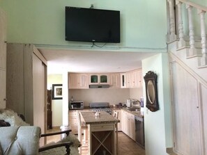 Deluxe House, 1 Queen Bed, Non Smoking | Private kitchen | Fridge, microwave, stovetop, coffee/tea maker - Penthouse Brave (Guanajuato)