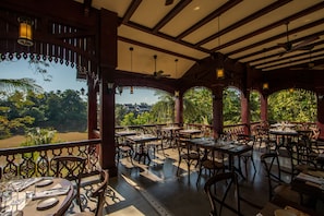 Breakfast, lunch, dinner served; local and international cuisine
