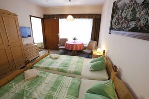 Habitación doble, baño privado (A1) | Wifi gratis y ropa de cama