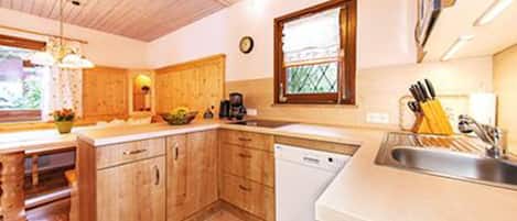 Comfort House, Multiple Beds, Non Smoking | Private kitchen | Fridge, microwave, oven, stovetop