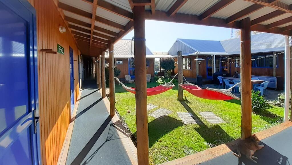 Chăn bông, bàn ủi/dụng cụ ủi quần áo, bộ trải giường 