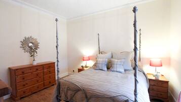 2 bedrooms, soundproofing, iron/ironing board, free WiFi