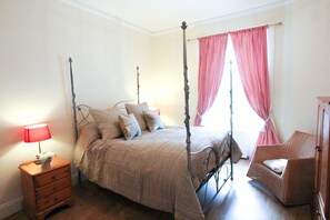 2 bedrooms, soundproofing, iron/ironing board, free WiFi - Oban Town Centre Apartment (Oban)