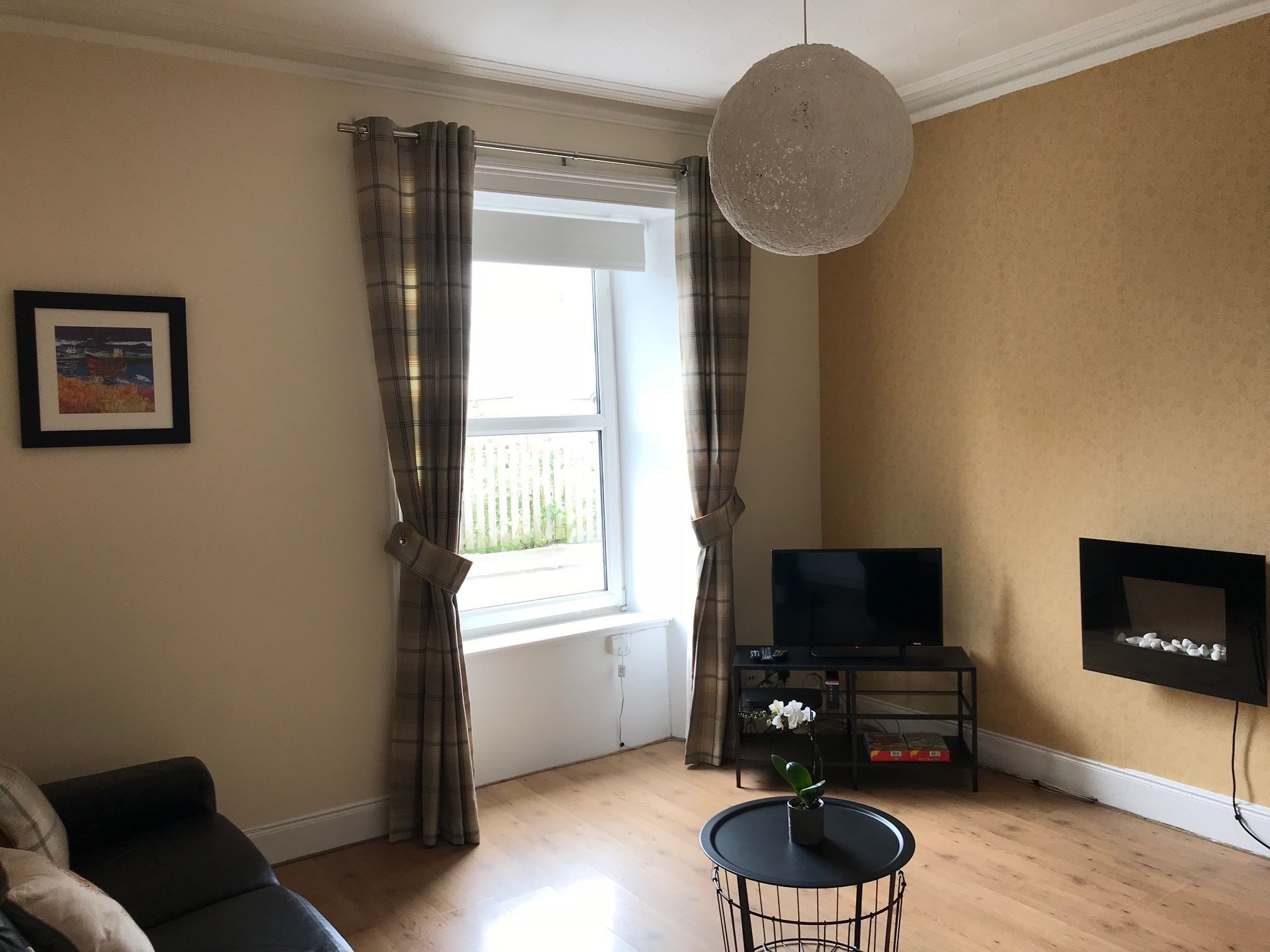 Apartment, Multiple Beds, Non Smoking | Living room | Flat-screen TV, DVD player