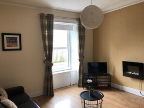 Apartment, Multiple Beds, Non Smoking | Living room | Flat-screen TV, DVD player - Oban Town Centre Apartment (Oban)
