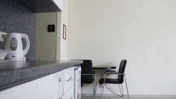 Studio | Wohnbereich | Fernseher