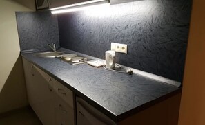 Studio | Eigene Kochnische | Großer Kühlschrank, Mikrowelle, Ofen, Herdplatte