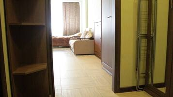 Apartment | Schreibtisch, Bügeleisen/Bügelbrett, kostenlose Zustellbetten