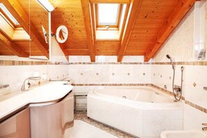 Apartment, 1 Bedroom | Bathroom