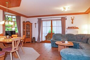 Apartment, 1 Bedroom | Living area | Flat-screen TV, DVD player, stereo - Ferienwohnung Elisabeth (Reit im Winkl)