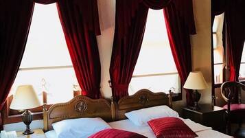 1 bedroom, premium bedding, down duvets, minibar