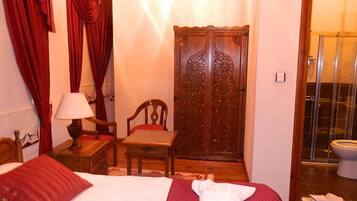 1 bedroom, premium bedding, down duvets, minibar