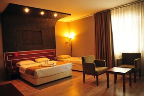 Caja de seguridad en la habitación, escritorio y wifi gratis 