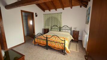 Double or Twin Room | Desk, free WiFi, bed sheets