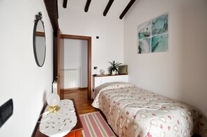 Habitación individual | Escritorio, wifi gratis, ropa de cama