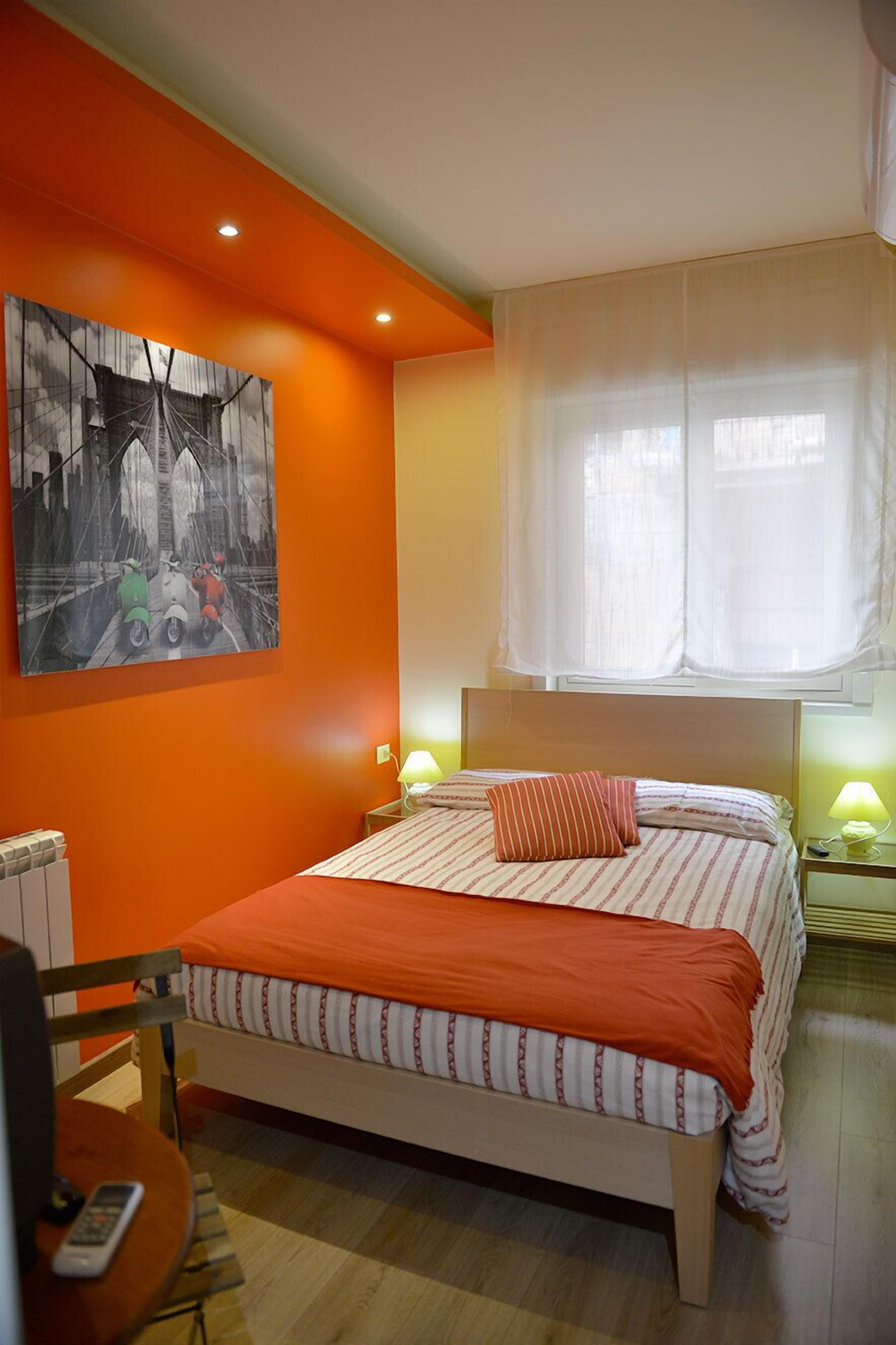 Basic Double Room, 1 Double Bed | Minibar, desk, blackout drapes, soundproofing