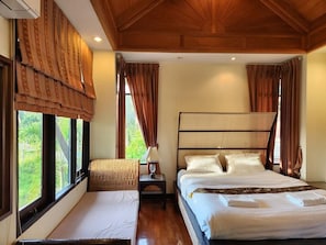 4-Bedroom Pool Villa | 4 bedrooms, individually decorated, blackout curtains, rollaway beds - Punnapha Pool Villa  Pattaya (Pattaya)