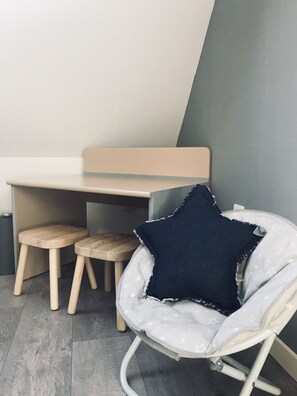 Family Room | Room amenity - Tourhotel (Béthune)