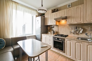 Deluxe Apartment, Non Smoking | Private kitchen