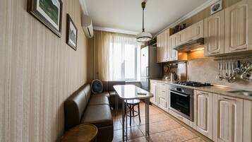 Deluxe-Apartment, Nichtraucher | Eigene Küche | Großer Kühlschrank, Mikrowelle, Ofen, Herdplatte