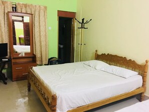 Family Room, 2 Double Beds, Non Smoking | In-room safe, free WiFi - Yarl Crown Inn (Kandy)