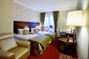 Business Double or Twin Room | Minibar, in-room safe, desk, blackout curtains - Hotel Splendor (Stare Babice)
