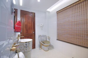 Family Room, Multiple Beds | Bathroom | Free toiletries, slippers, towels - Kadupul Hotel (Ho Chi Minh City)