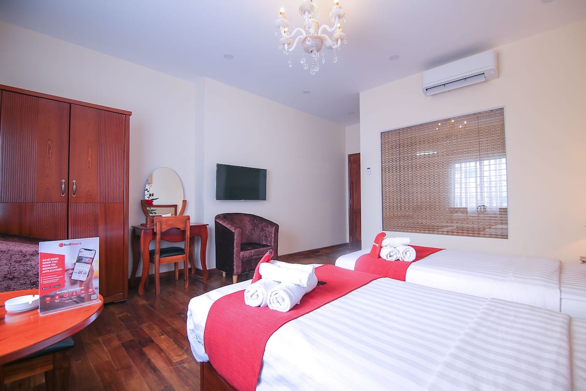 Deluxe Twin Room | In-room safe, desk, blackout curtains, free WiFi