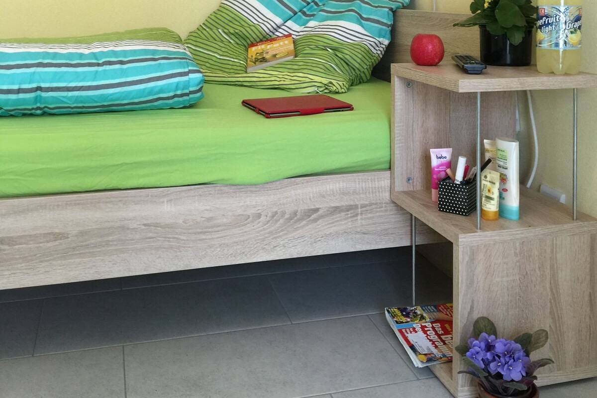 Apartment, barrierefrei (West) | Zimmersafe, Schreibtisch, Zustellbetten, kostenloses WLAN