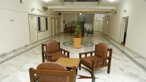 Lobby sitting area - Hotel Omega BLU (Muzaffarnagar)