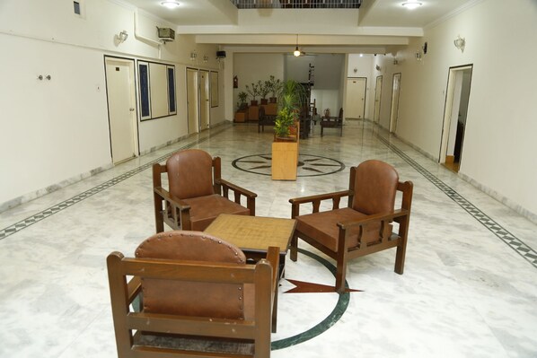 Lobby sitting area - Hotel Omega BLU (Muzaffarnagar)