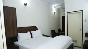 Standard Studio, 1 Queen Bed, Smoking - Hotel Omega BLU (Muzaffarnagar)