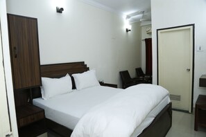 Studio Standard, 1 grand lit, fumeurs | Lits pliants/supplémentaires, draps fournis