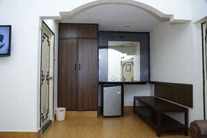 Chambre Exécutive, 1 très grand lit, fumeurs | Lits pliants/supplémentaires, draps fournis