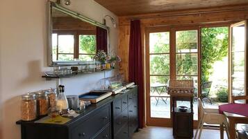 Tägliches Frühstücksbuffet (11 EUR pro Person)