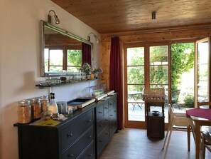 Daily buffet breakfast (EUR 11 per person) - Niederauer Hof (Neubeuern)