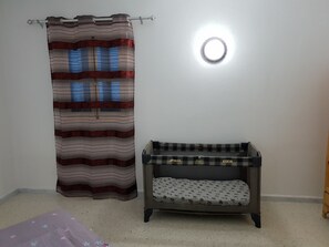 Apartamento Confort, 2 habitaciones | Cortinas opacas y sistema de insonorización