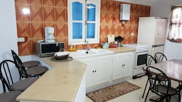 Apartemen Comfort, 2 kamar tidur | Dapur pribadi | Lemari es, microwave, oven, dan kompor