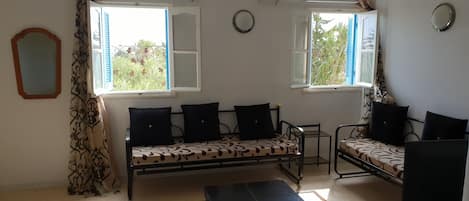 Comfort Apartment, 2 Bedrooms | Living area