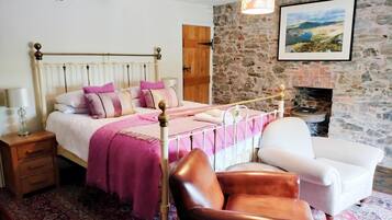 Quarto casal luxo, banheira | Roupas de cama antialérgicas, ferros/tábuas de passar roupa