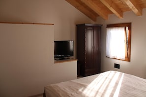 In-room safe, desk, blackout curtains, rollaway beds