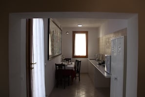 Stovetop, cookware/dishes/utensils